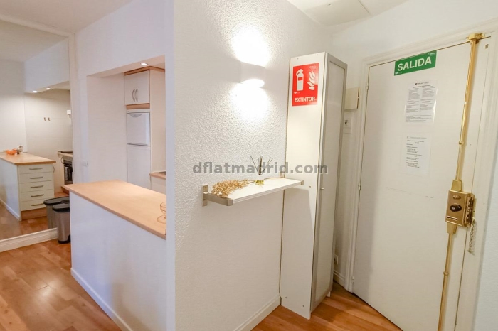 Apartamento interior en Almagro totalmente amueblado #210 en Madrid