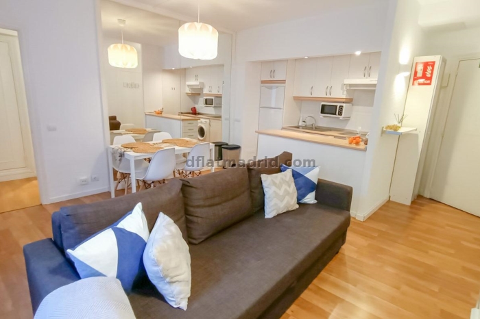 Apartamento interior en Almagro totalmente amueblado #210 en Madrid
