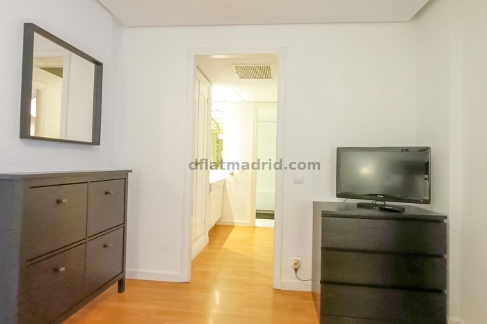 Apartamento interior en Almagro totalmente amueblado #210 en Madrid