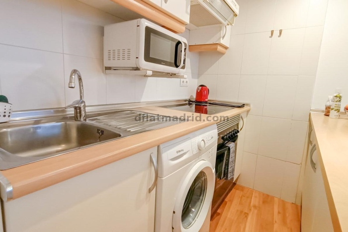 Apartamento interior en Almagro totalmente amueblado #210 en Madrid