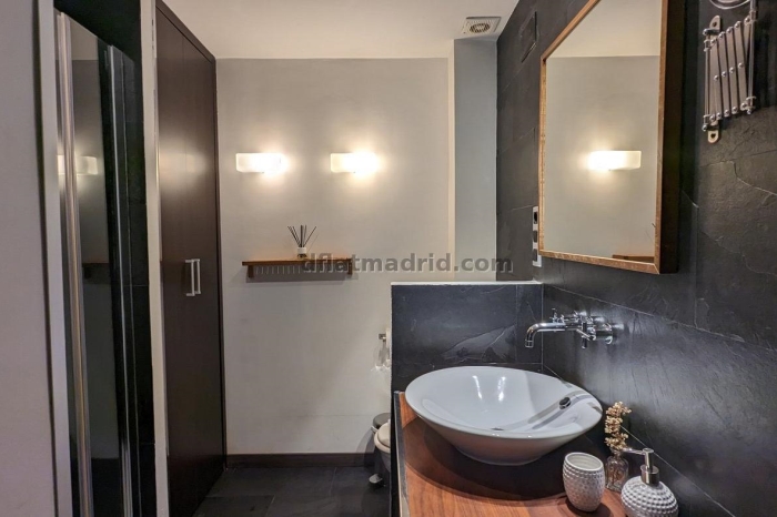 Apartamento exterior cerca de la Castellana con terraza #211 en Madrid