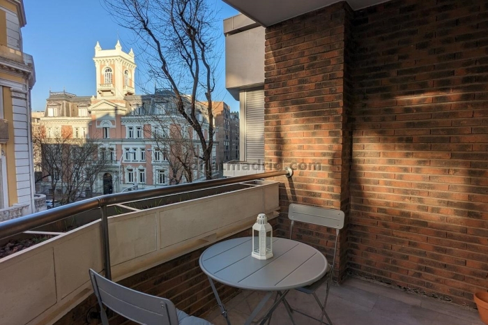 Apartamento exterior cerca de la Castellana con terraza #211 en Madrid