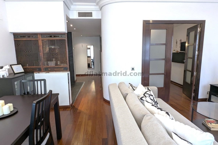 Apartamento exterior cerca de la Castellana con terraza #211 en Madrid