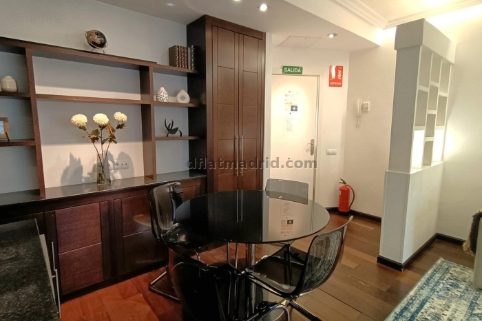 Apartamento interior en Almagro totalmente amueblado #359 en Madrid