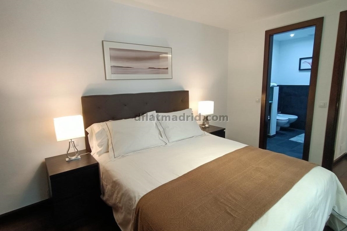Apartamento interior en Almagro totalmente amueblado #359 en Madrid