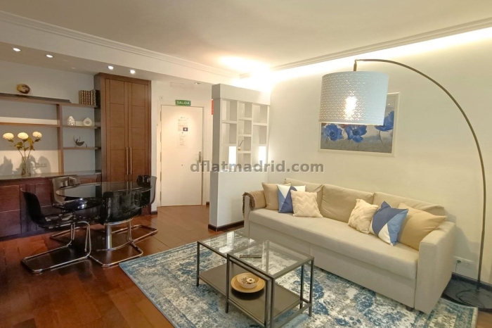 Apartamento interior en Almagro totalmente amueblado #359 en Madrid