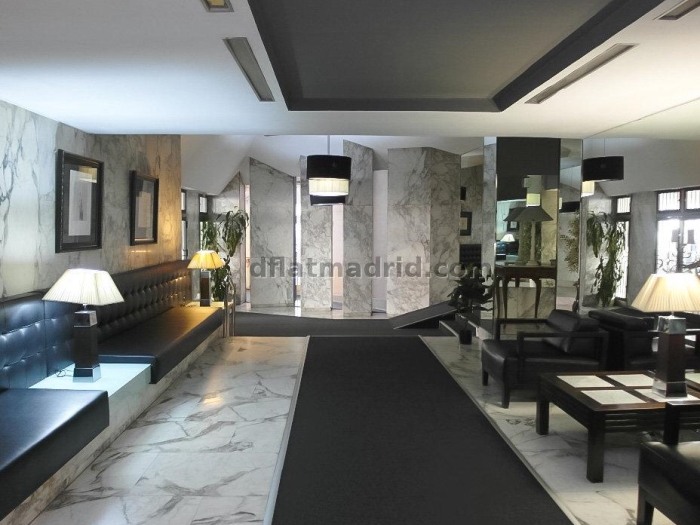 Apartamento interior en Almagro totalmente amueblado #359 en Madrid