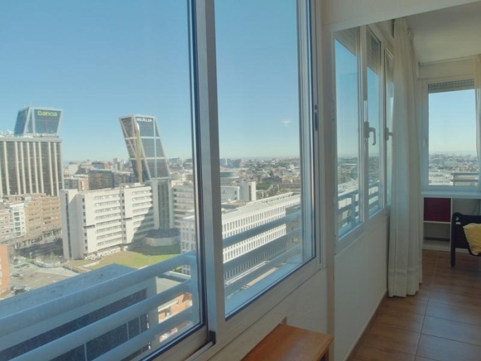 Apartamento Luminoso en Chamartin de 1 Dormitorio #188 en Madrid