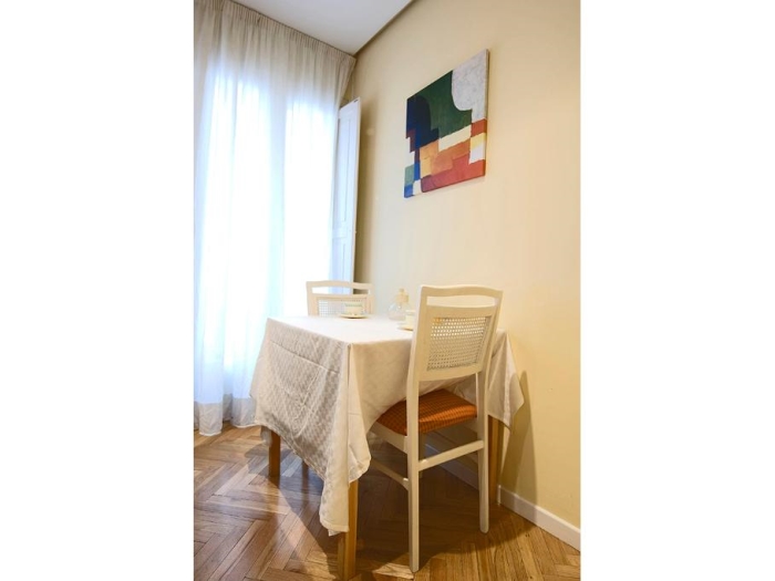 Apartamento Luminoso en Centro de 1 Dormitorio #324 en Madrid