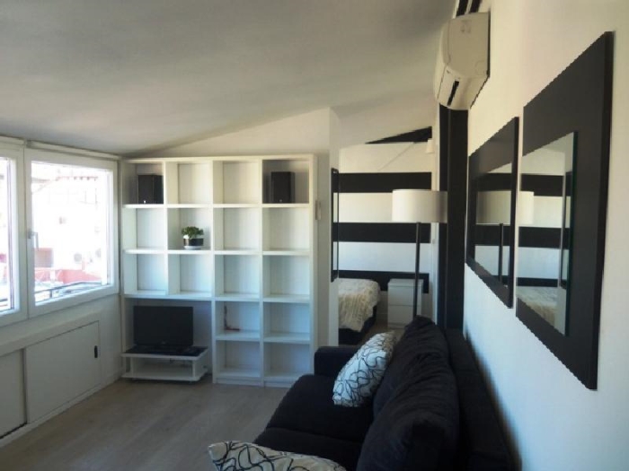 Apartamento Luminoso en Centro de 1 Dormitorio #925 en Madrid