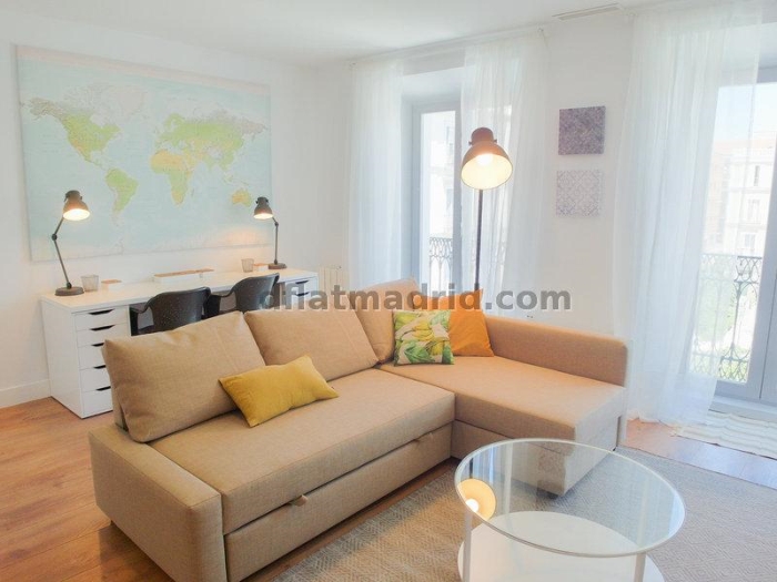 Apartamento Luminoso en Centro de 1 Dormitorio #1648 en Madrid