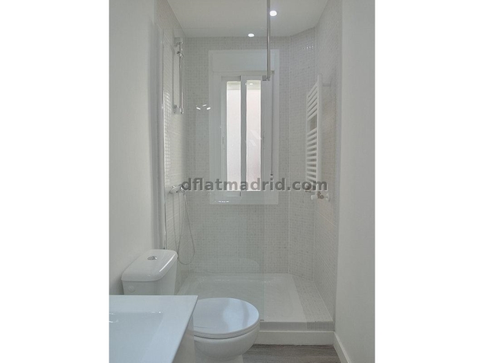 Apartamento Tranquilo en Tetuan de 2 Dormitorios #1754 en Madrid