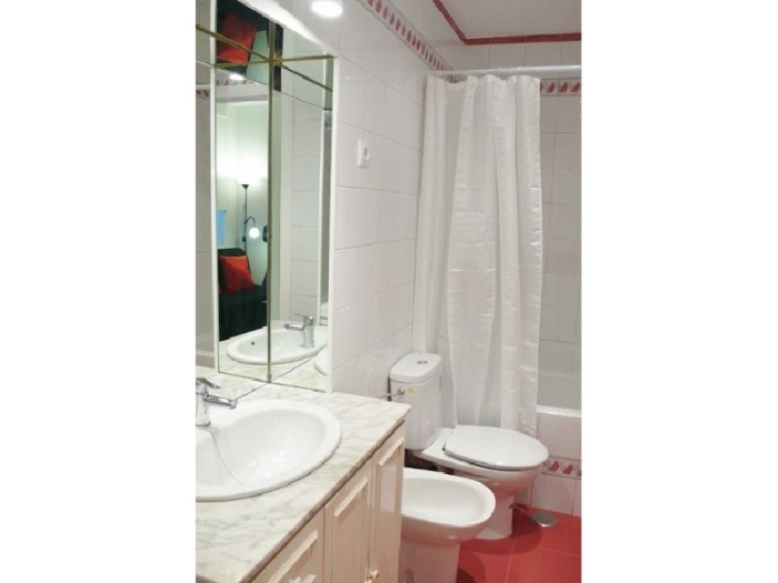 Apartamento Luminoso en Chamartin de 2 Dormitorios #652 en Madrid