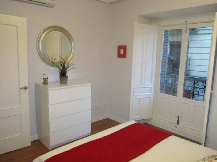 Apartamento Luminoso en Centro de 1 Dormitorio #1002 en Madrid
