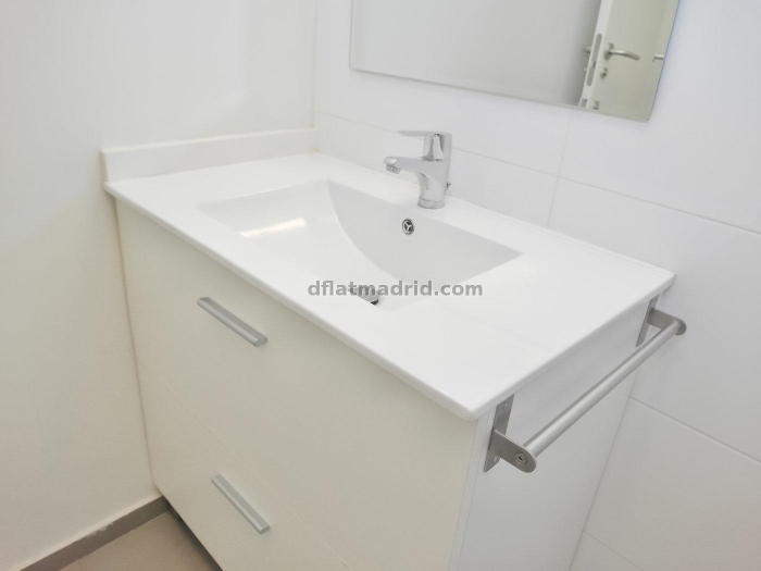 Apartamento Luminoso en Centro de 2 Dormitorios #1021 en Madrid