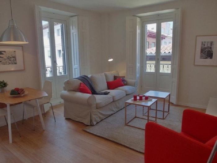 Apartamento Luminoso en Centro de 2 Dormitorios #1022 en Madrid