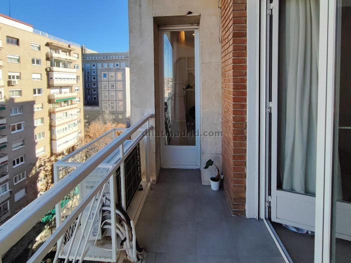 Apartamento Luminoso en Chamartin de 1 Dormitorio #855 en Madrid