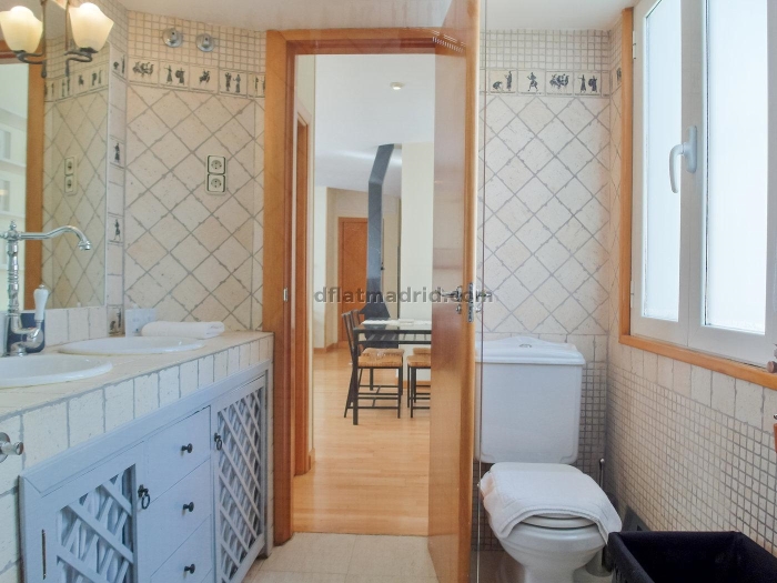 Atico con Terraza en Retiro de 2 Dormitorios #1594 en Madrid