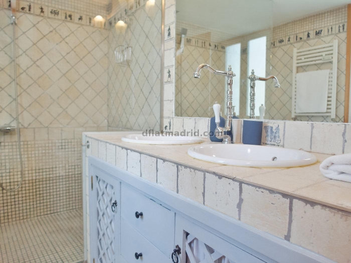 Atico con Terraza en Retiro de 2 Dormitorios #1594 en Madrid