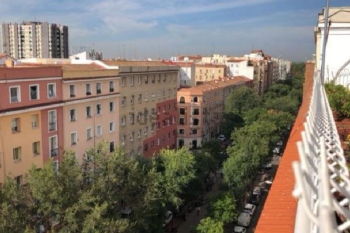 Atico con Terraza en Retiro de 2 Dormitorios #1594 en Madrid