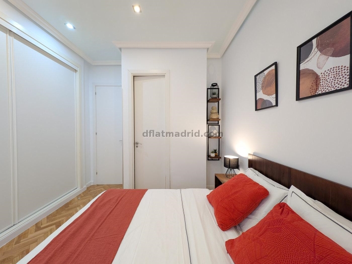 Spacious Apartment in Centro of 2 Bedrooms #1598 in Madrid