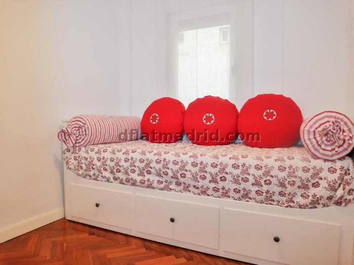 Apartamento Luminoso en Centro de 2 Dormitorios #1683 en Madrid