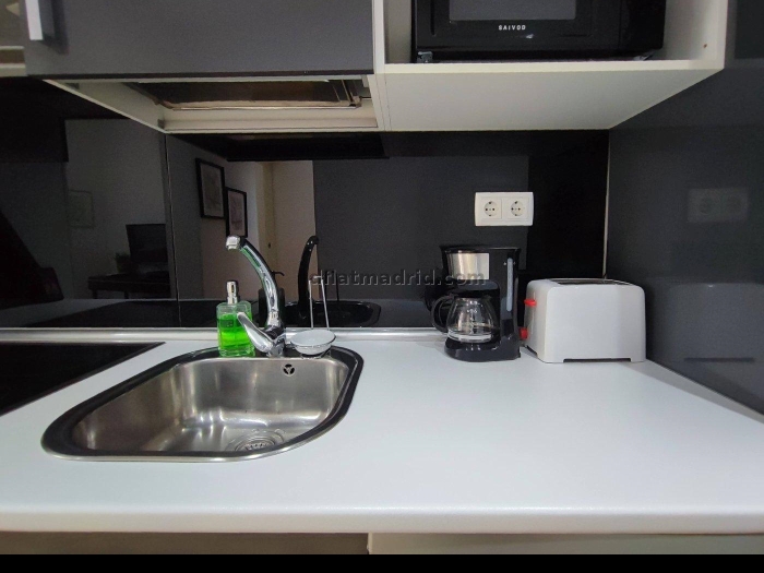 Apartamento Luminoso en Centro de 1 Dormitorio #1687 en Madrid