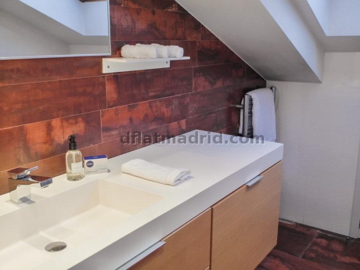 Apartamento Amplio en Centro de 2 Dormitorios con terraza #1695 en Madrid