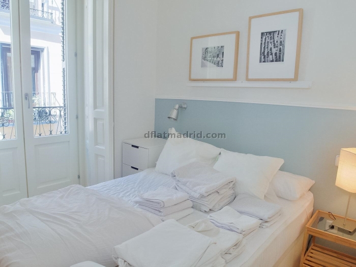 Apartamento Luminoso en Centro de 2 Dormitorios #1026 en Madrid