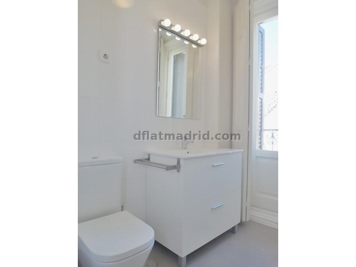 Apartamento Luminoso en Centro de 2 Dormitorios #1033 en Madrid