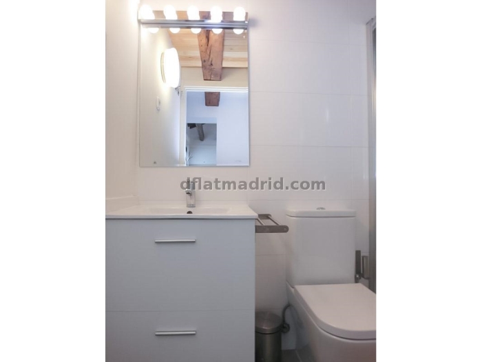 Atico Tranquilo en Centro de 1 Dormitorio #1034 en Madrid