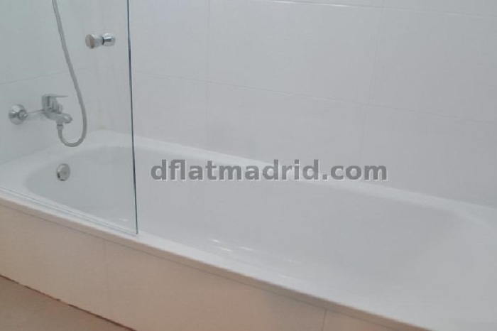 Bright Penthouse in Centro of 2 Bedrooms #1037 in Madrid