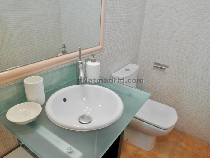 Spacious Apartment in Chamartin of 2 Bedrooms #1803 in Madrid