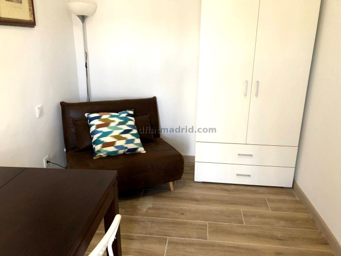 Apartamento Luminoso en Centro de 1 Dormitorio #1845 en Madrid