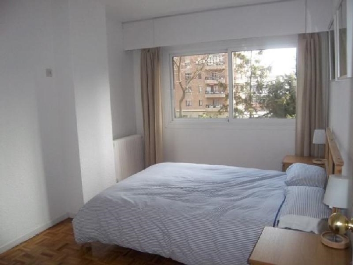 Quiet Apartment in Chamartin of 2 Bedrooms #625 in Madrid