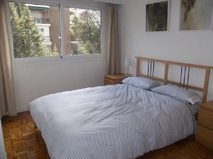 Quiet Apartment in Chamartin of 2 Bedrooms #625 in Madrid