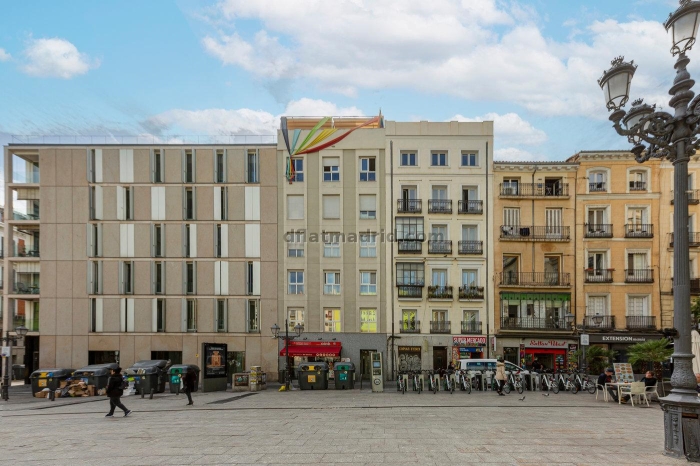 Atico Amplio en Centro de 2 Dormitorios #1906 en Madrid