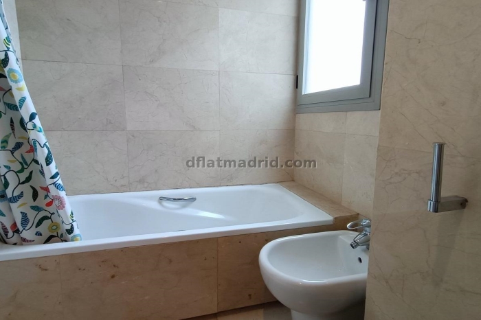 Apartamento con Terraza en Hortaleza de 2 Dormitorios #1909 en Madrid