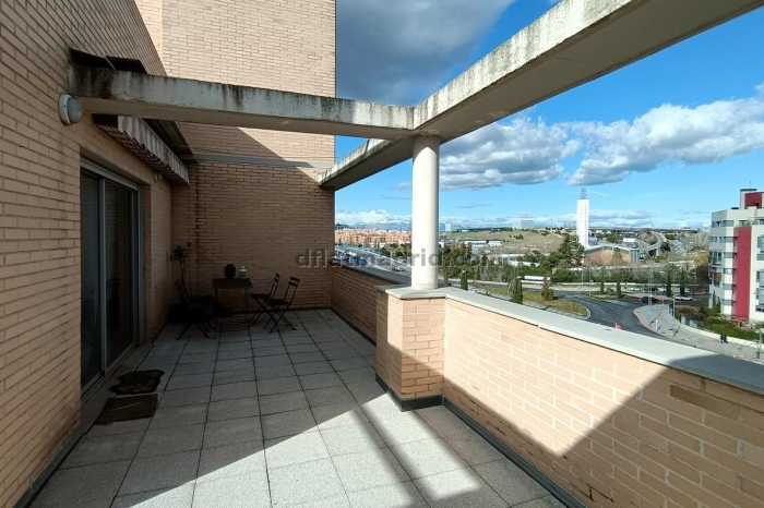 Apartamento con Terraza en Hortaleza de 2 Dormitorios #1909 en Madrid