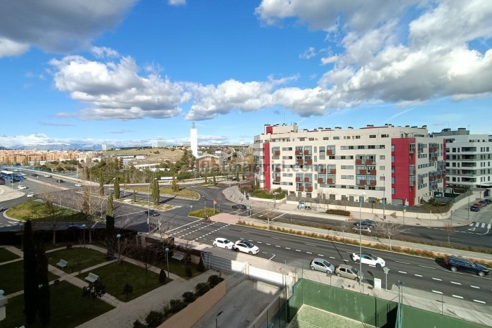 Apartamento con Terraza en Hortaleza de 2 Dormitorios #1909 en Madrid