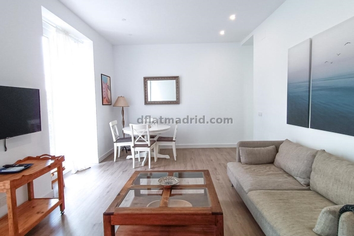 Apartamento luminoso en Centro de 2 Dormitorios #1908 en Madrid