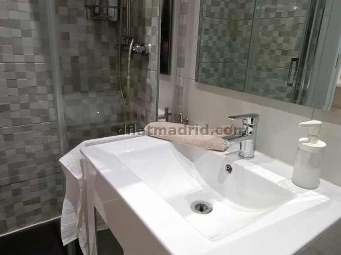 Apartamento Tranquilo en Tetuan de 1 Dormitorio #1916 en Madrid