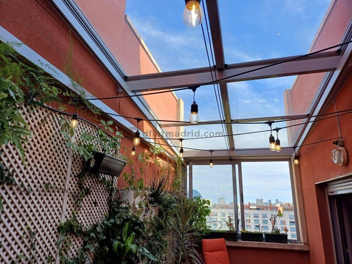 Apartamento con Terraza en Fuencarral de 3 Dormitorios #1933 en Madrid