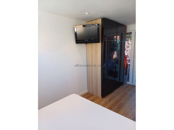 Apartamento con Terraza en Fuencarral de 3 Dormitorios #1933 en Madrid
