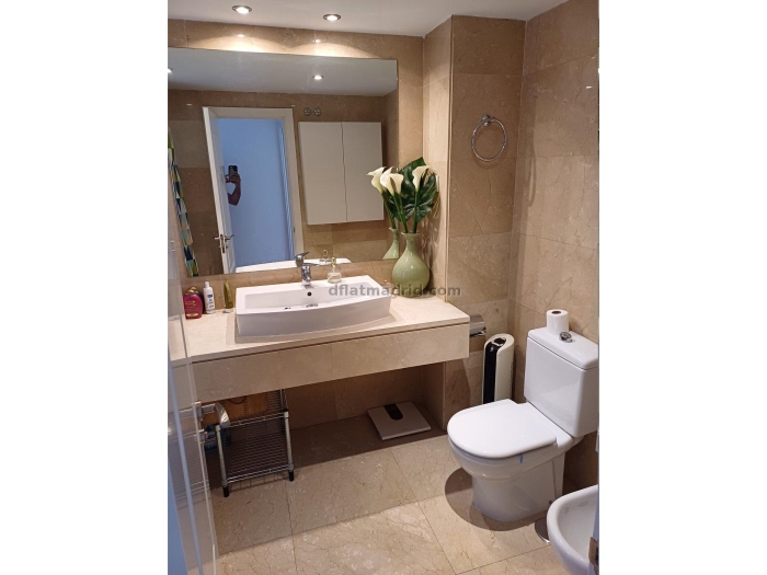 Apartamento con Terraza en Fuencarral de 3 Dormitorios #1933 en Madrid