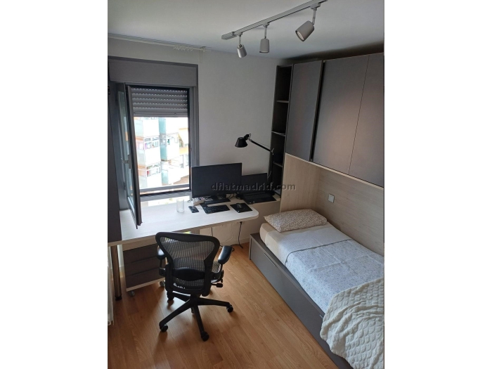 Apartamento con Terraza en Fuencarral de 3 Dormitorios #1933 en Madrid