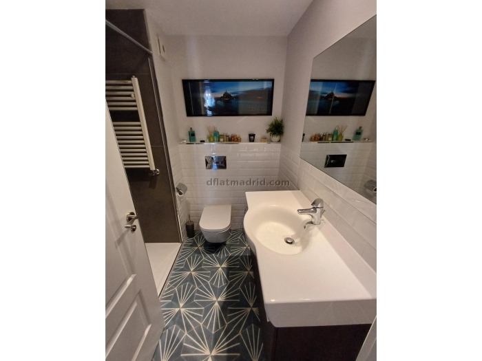 Apartamento con Terraza en Fuencarral de 3 Dormitorios #1933 en Madrid