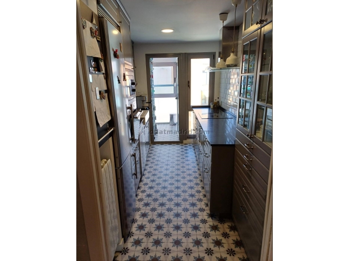 Apartamento con Terraza en Fuencarral de 3 Dormitorios #1933 en Madrid