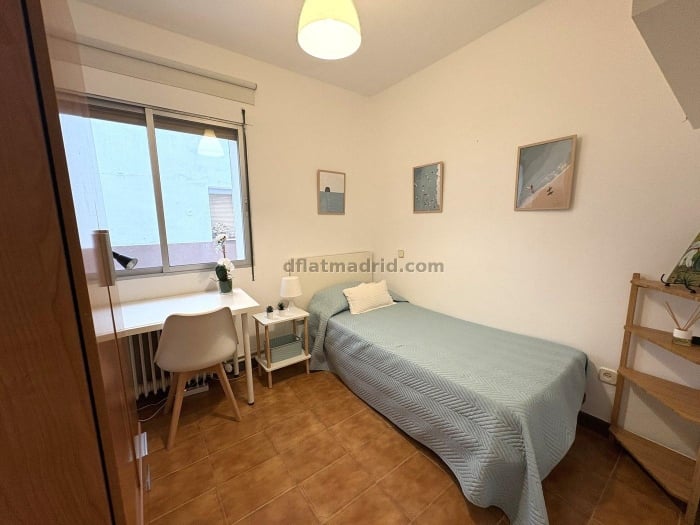 Room on Ronda de Segovia#2065 in Madrid