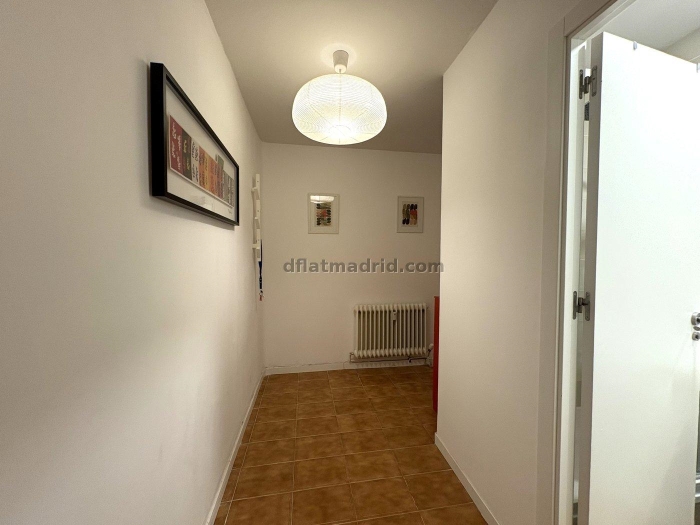Room on Ronda de Segovia #2066 in Madrid